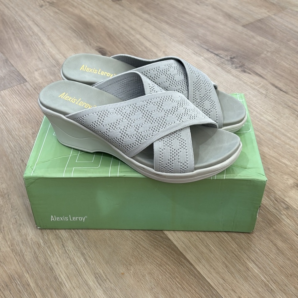 NEW Women’s Alexis Leroy Wedge Slide Sandals - Picture 5 of 5